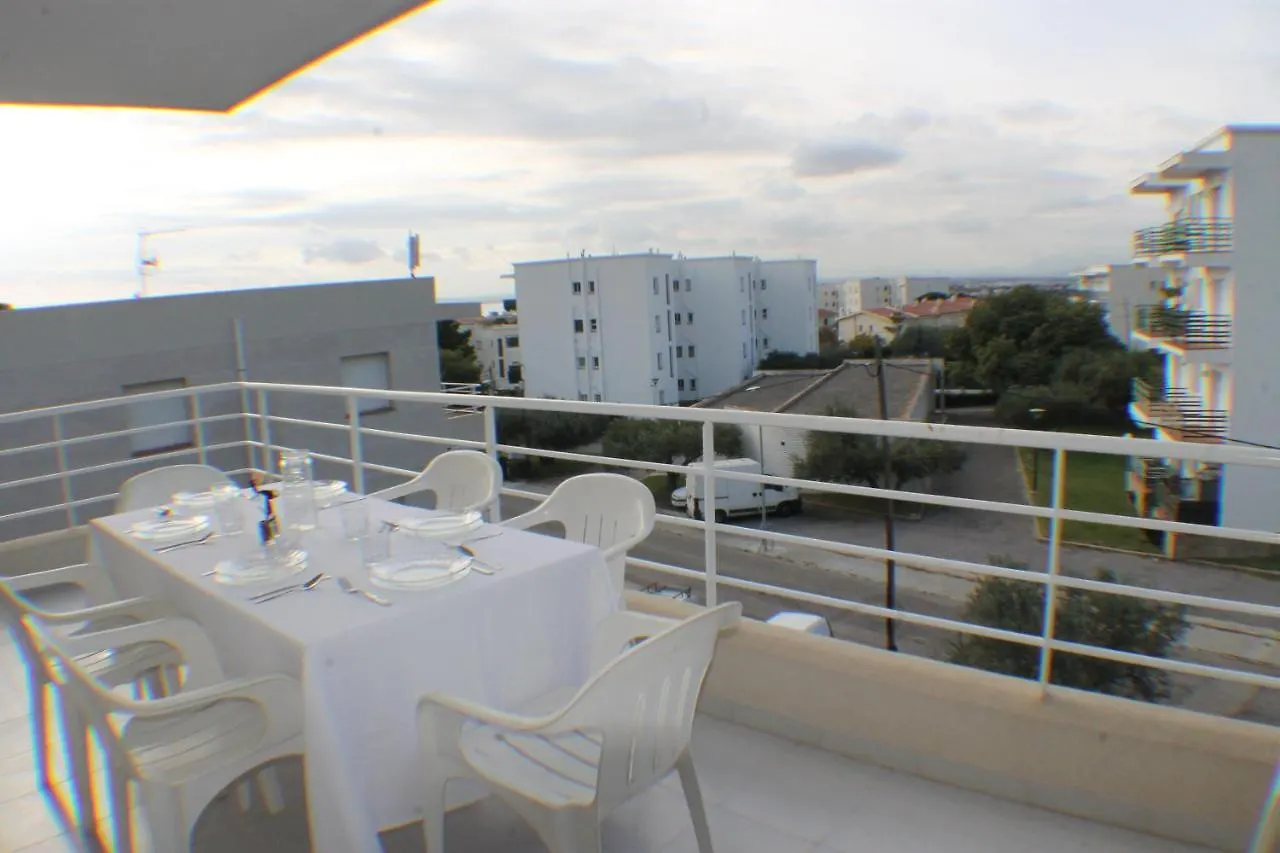 Agi Rescator Apartments Roses