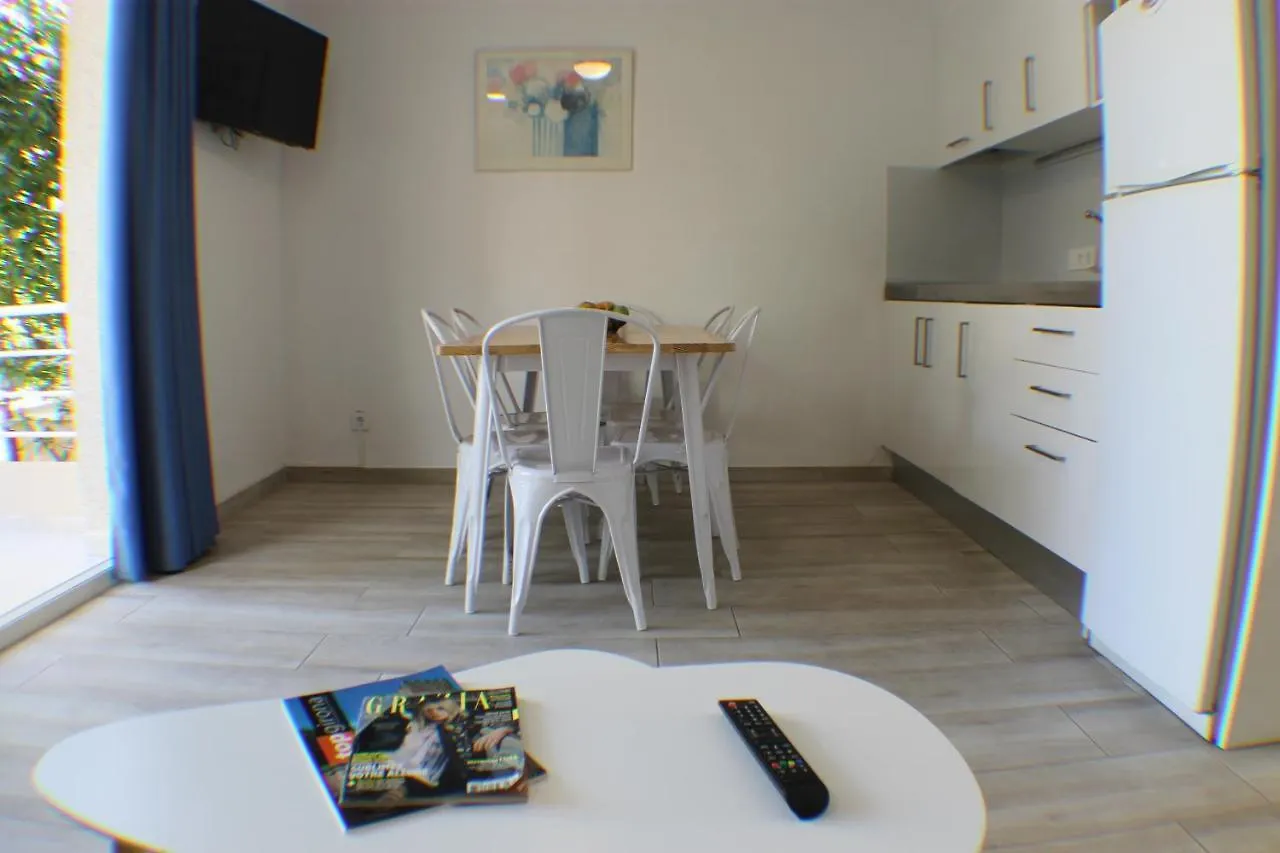 Agi Rescator Apartments Roses